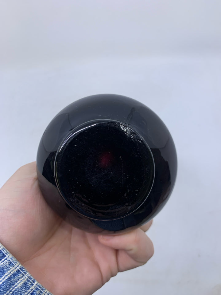 VTG PAINTED BUD VASE.