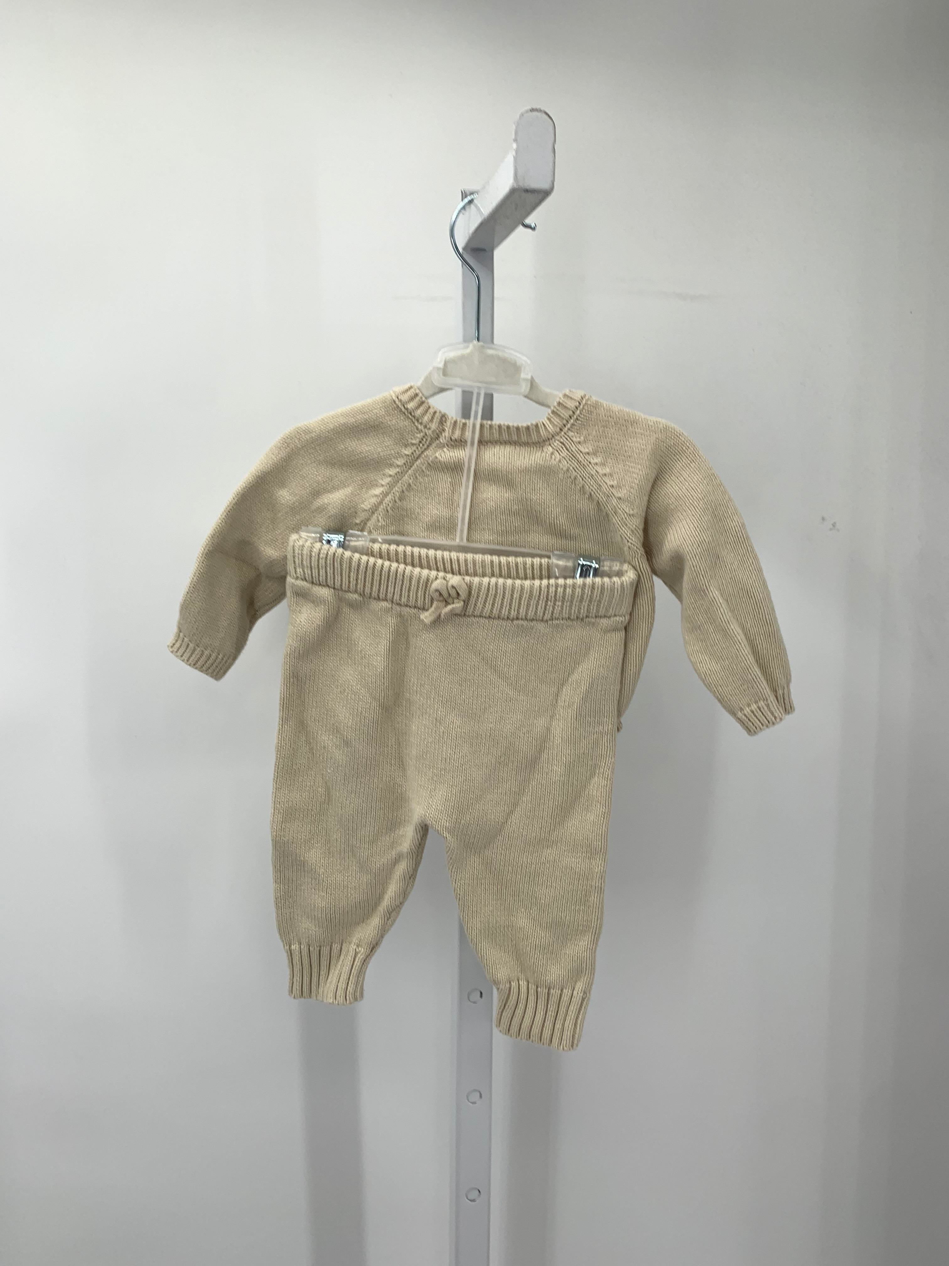 BTN KNIT SWEATER AND PANTS.
