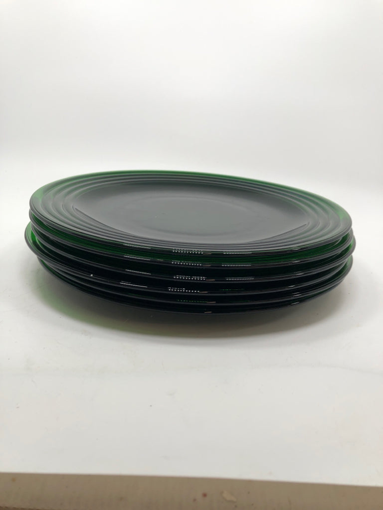 6 GREEN GLASS PLATES W/TEXTURED RIM.