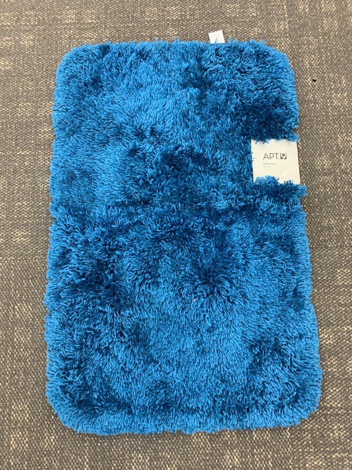 NIP BLUE BATH RUG.