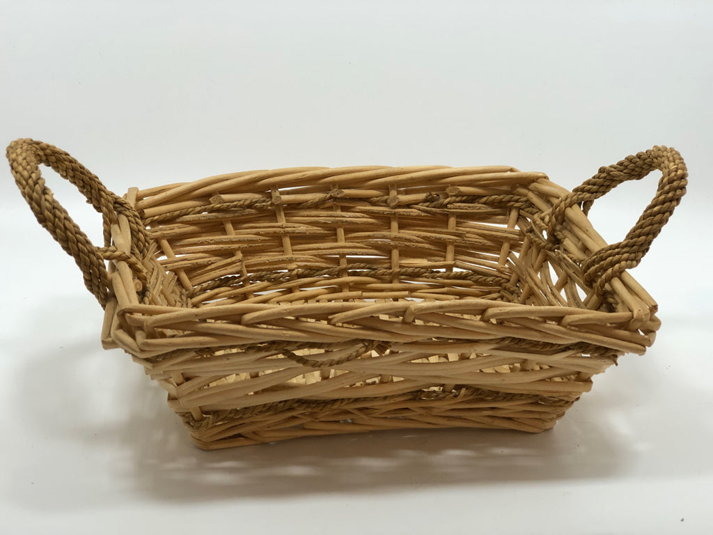 RECTANGLE WICKER BASKET W/BRAIDED HANDLES.