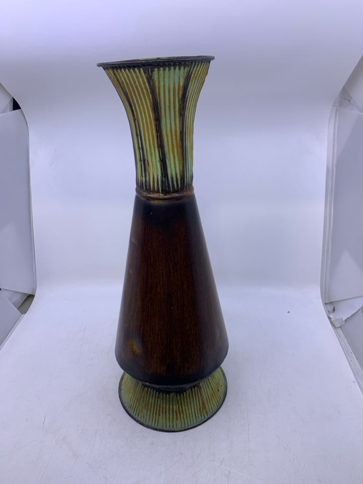LARGE LIGHTWEIGHT METAL VASE BROWN/TEAL.