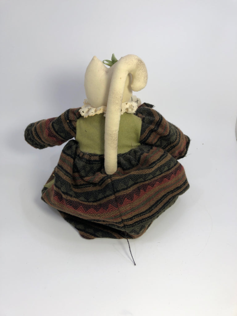 VTG PRIMITIVE FOLK ART FABRIC CAT DOLL.