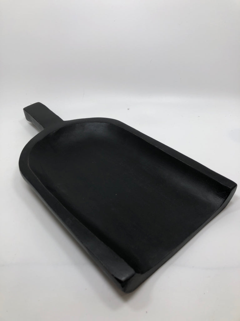 BLACK-PAINTED WOODFIRE TRAY.