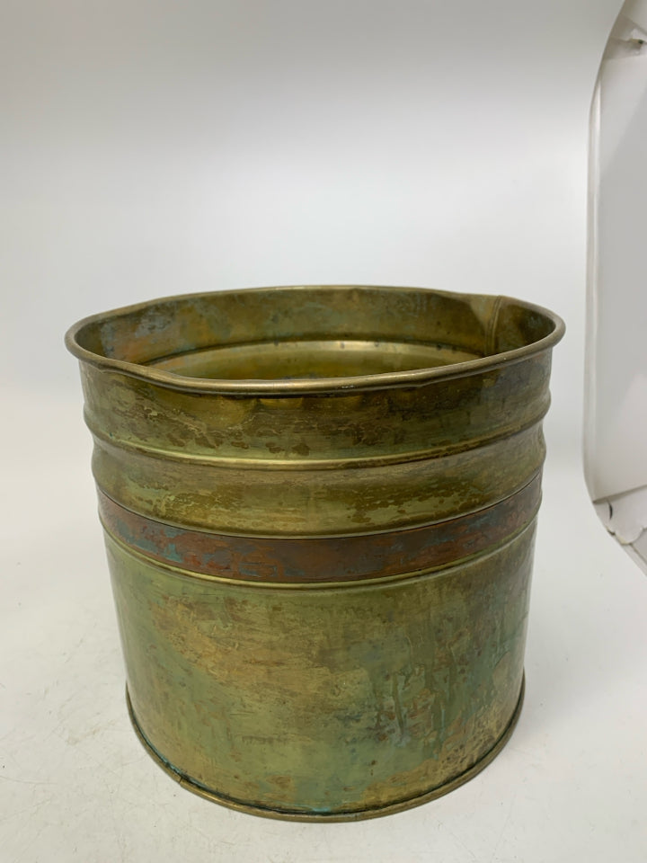 VTG TARNISHED METAL RUSTIC BUCKET.