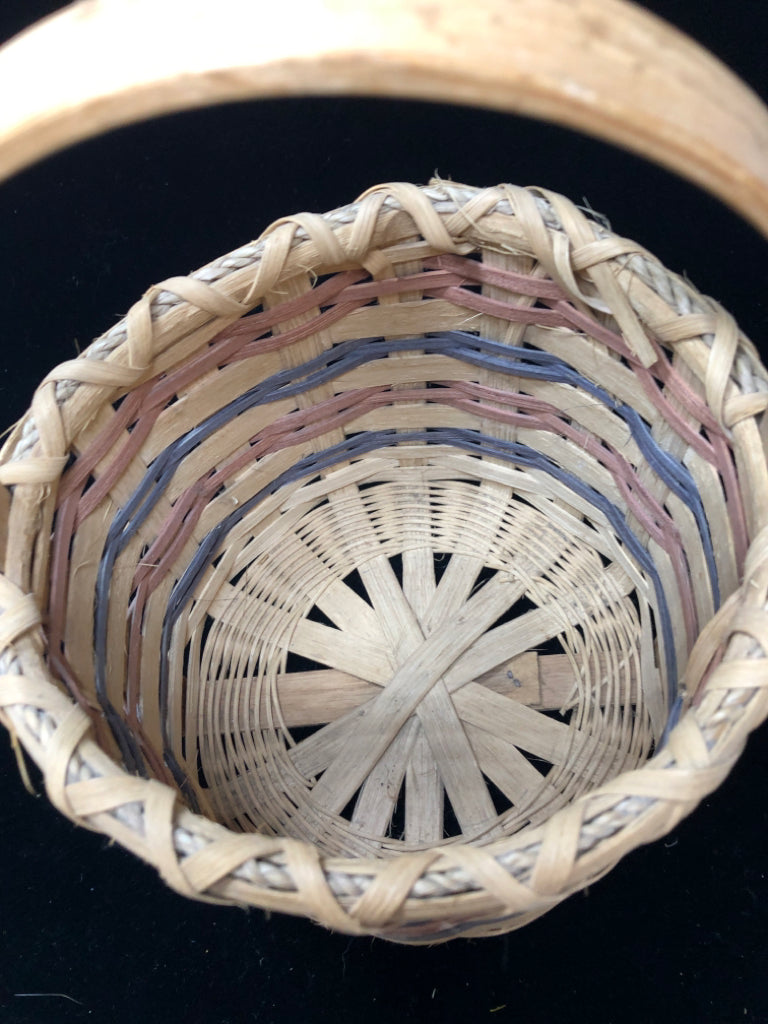 TAN/PINK/BLUE BASKET W/WOODEN HANDLE.