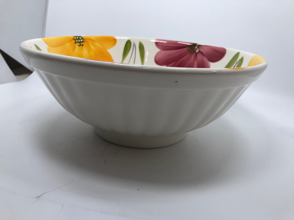 FLOWER PAINTED CERAMIC SERVING BOWL.
