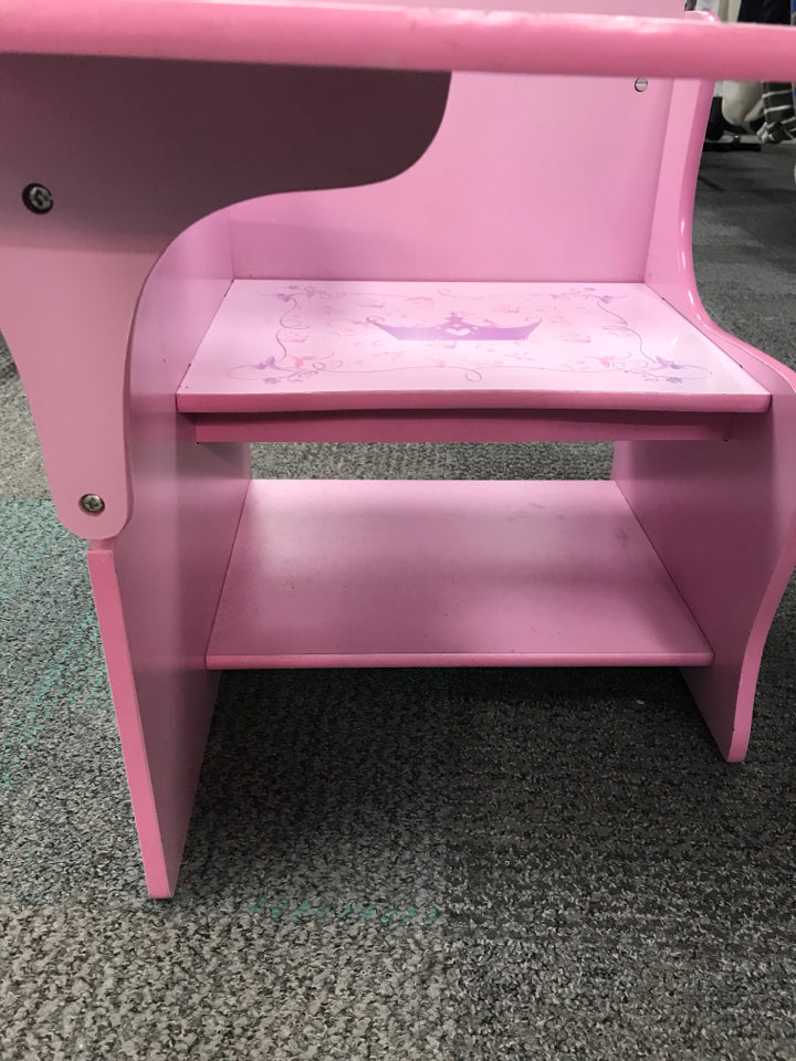 Disney Princess Desk/Chair *missing drawer*
