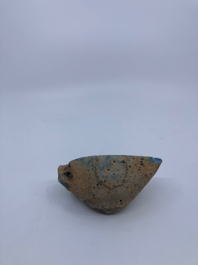 BLUE GEODE DESK DECOR.