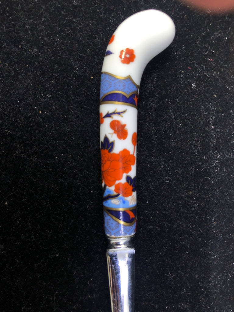 2 SHEFFIELD SERVING UTENSILS RED FLOWERS/BLUE DESIGN HANDLES.