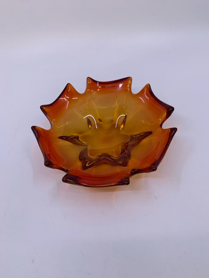 ORANGE/RED BLOWN GLASS ASHTRAY.