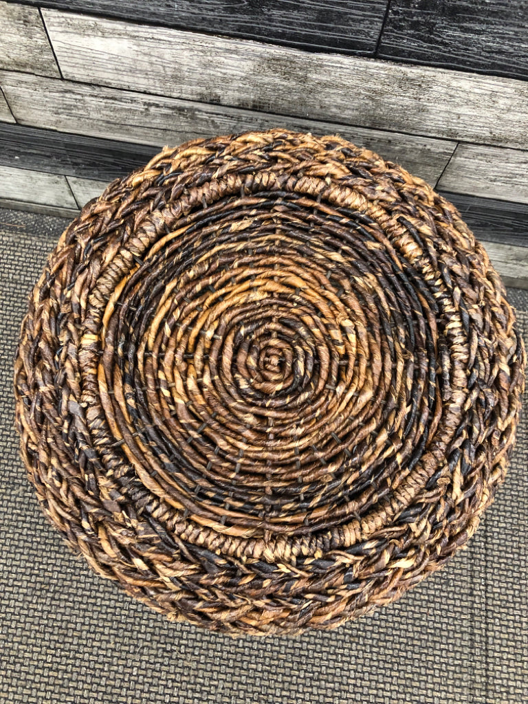 LG WOVEN BROWN WICKER BASKET.