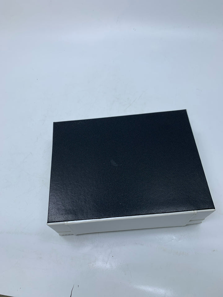 WHITE FAUX LEATHER SEE IN JEWELRY BOX MELE & CO.