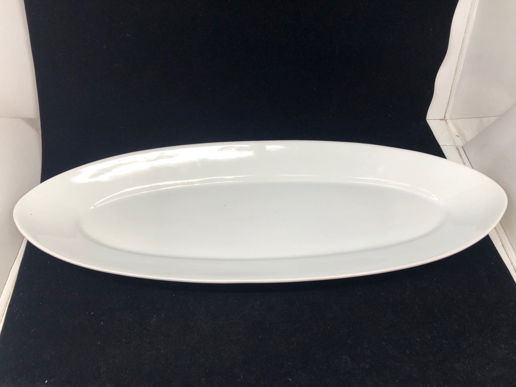 LONG WHITE OVAL DISH BODUM.