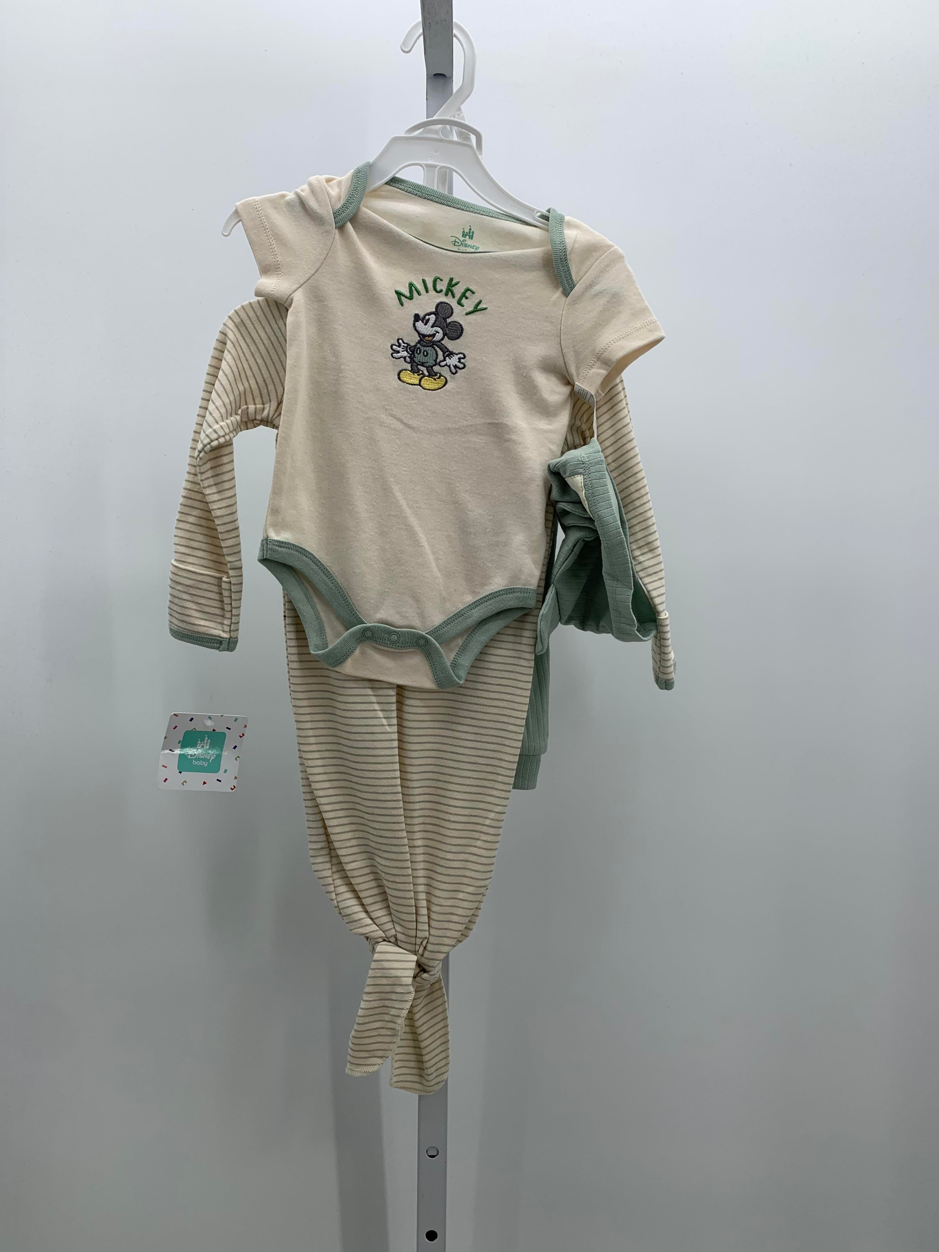 NEW MICKEY MOUSE SHIRT PANTS HAT AND GOWN SLEEPER