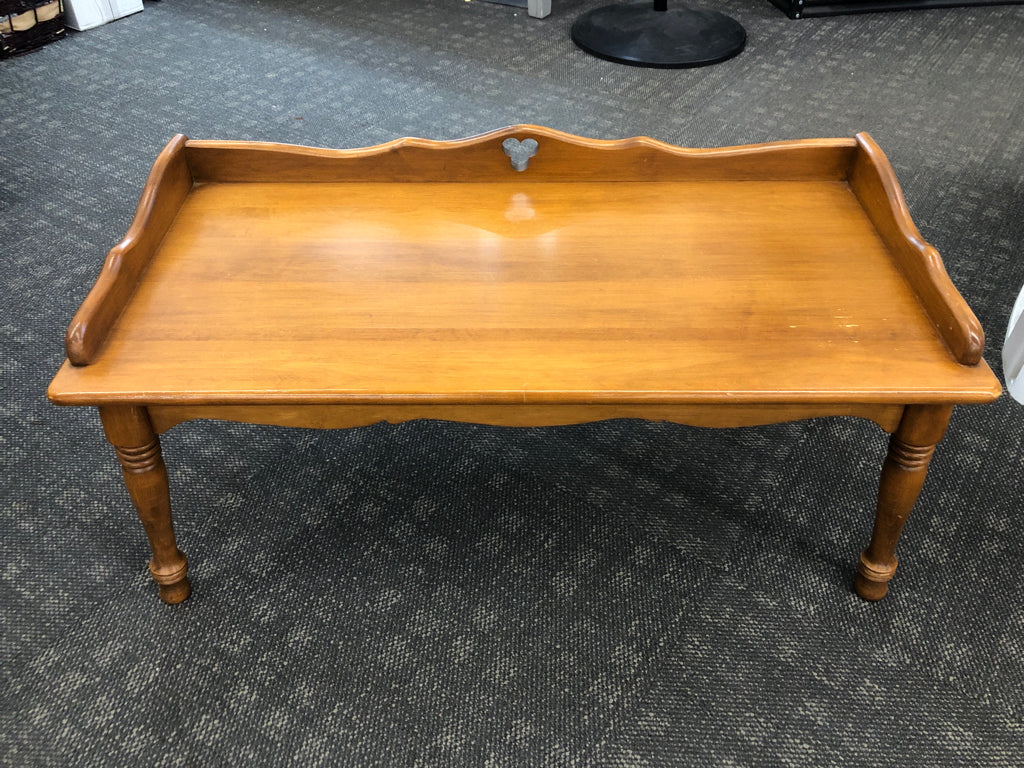 VTG SHORT MAPLE-WOOD COFFEE TABLE.
