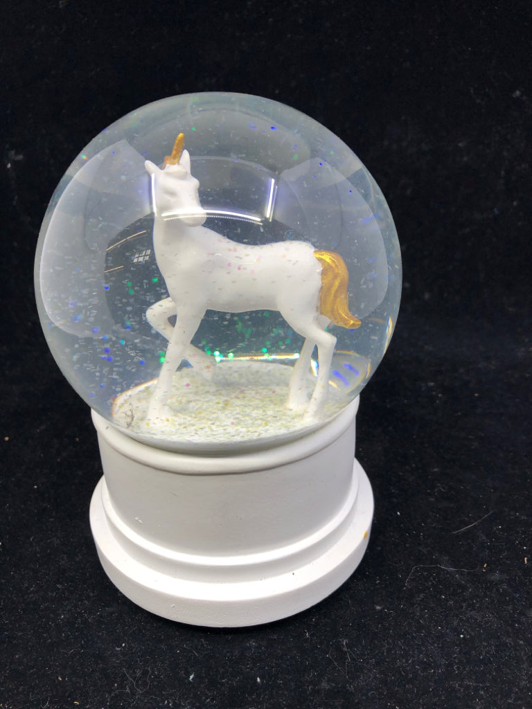 PEARL WHITE UNICORN MUSIC BOX.