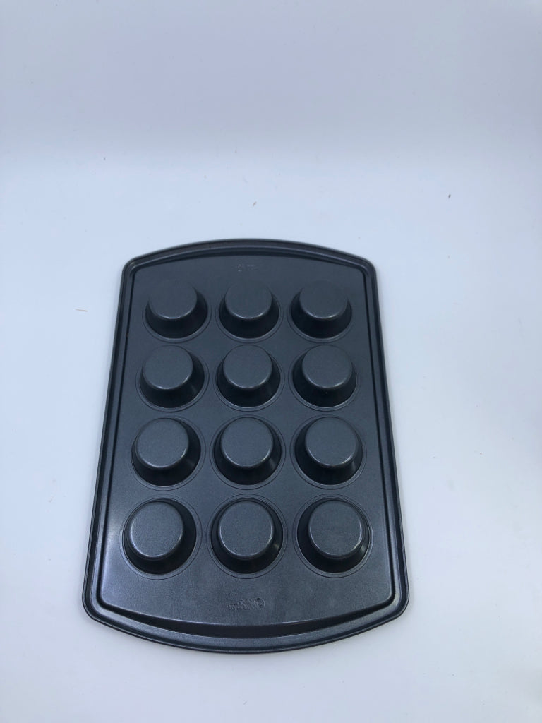 MINI CUPCAKE PAN WILTON.