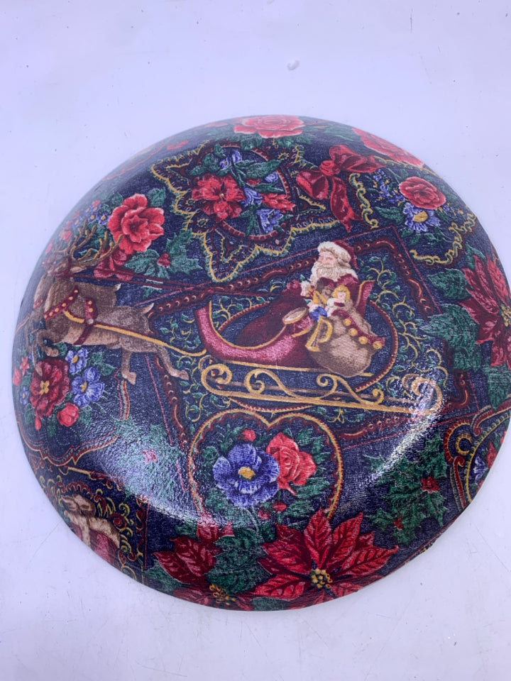 SANTA RIDING SLEIGH W FLORAL BACKGROUND PLATE.