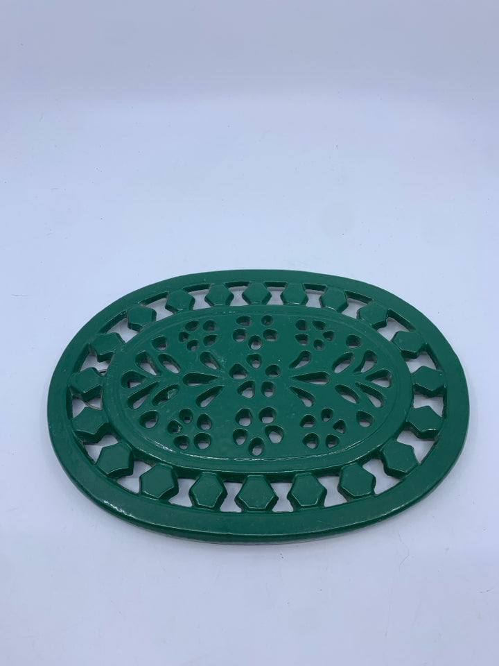 HEAVY GREEN TRIVET.