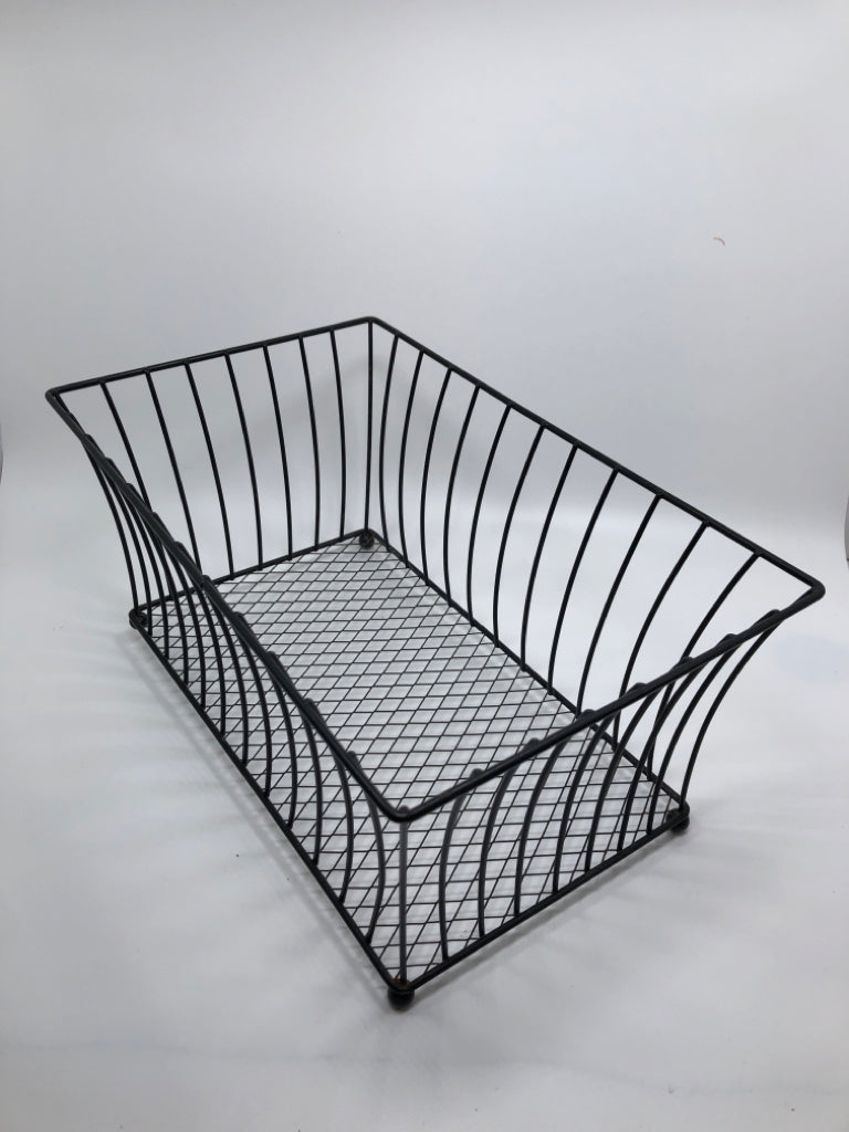 BLACK METAL RECTANGLE BASKET.