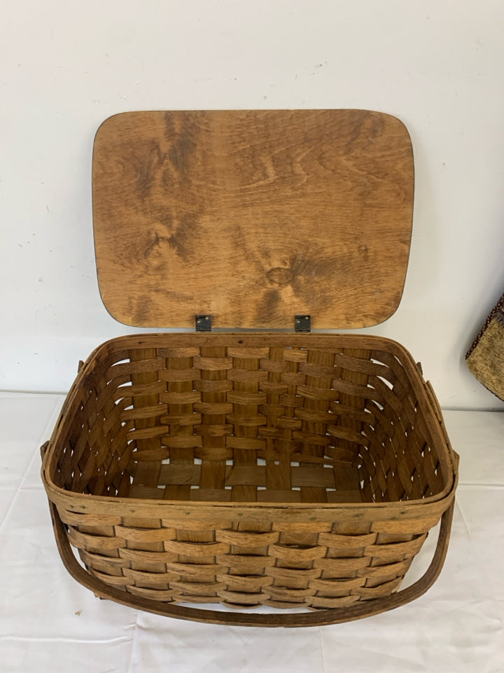 VTG 2 HANDLE PICNIC BASKET.