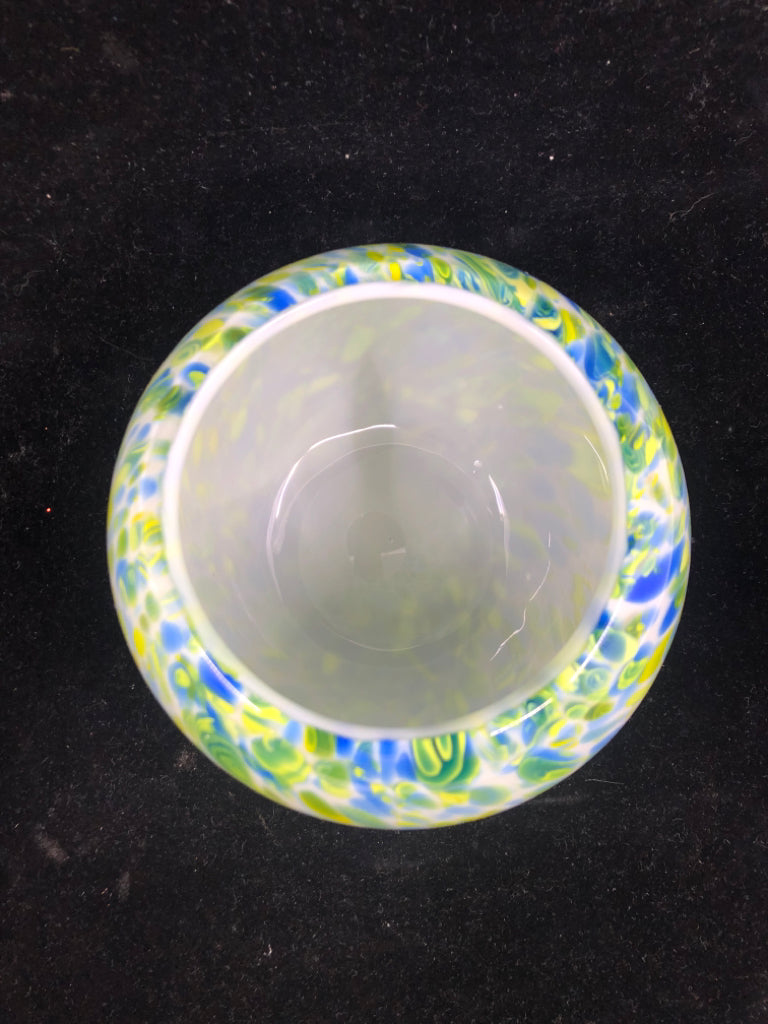 GREEN AND BLUE ROUND CANDLE HOLDER.