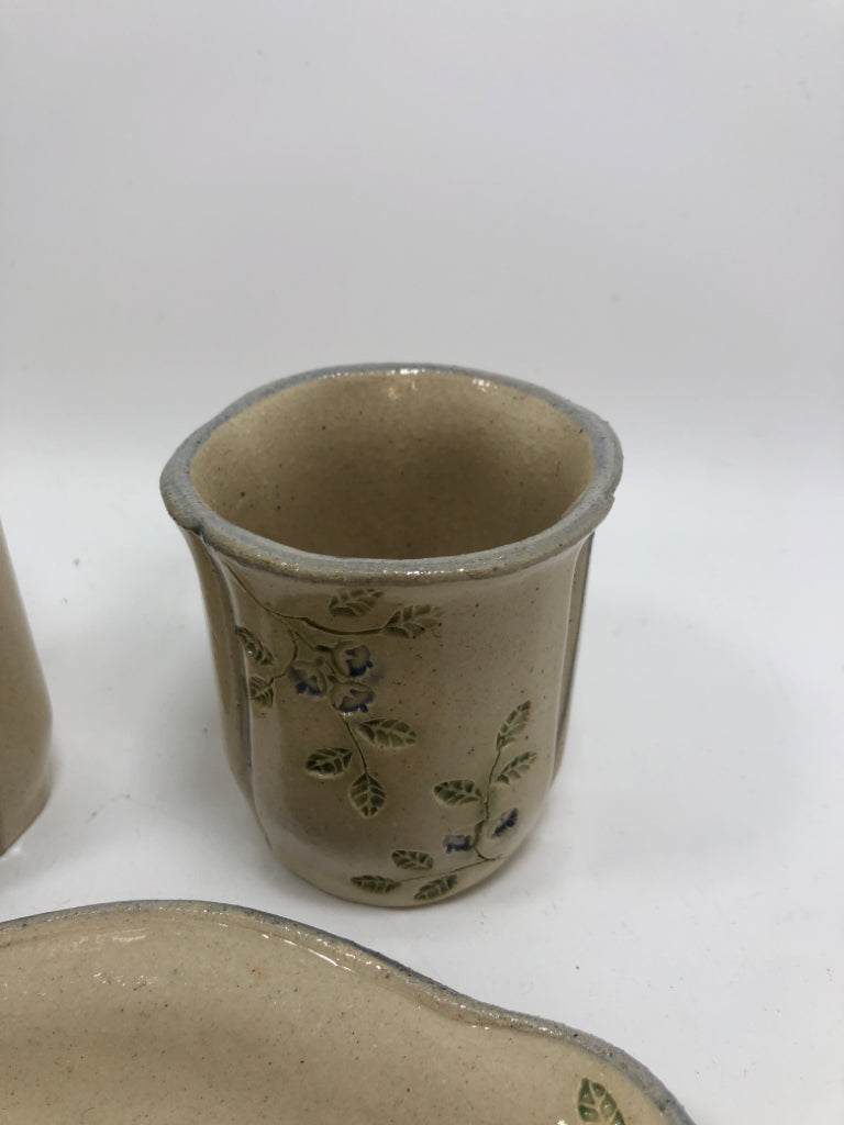 4 FLORAL STAMPED STONEWARE BATHROOM ORGANIZERS.