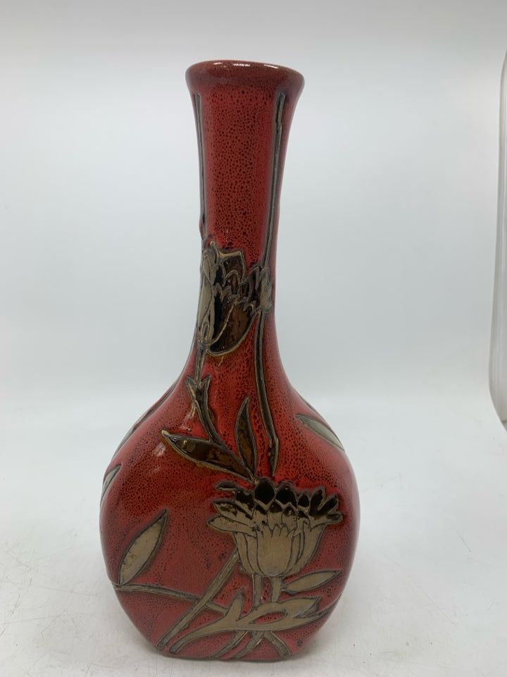 BROWN EMBOSSED FLOWERS VASE.