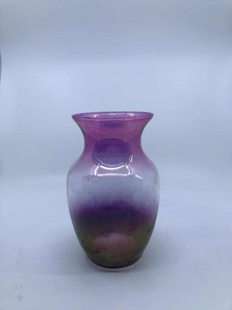 PURPLE IRIDESCENT VASE.