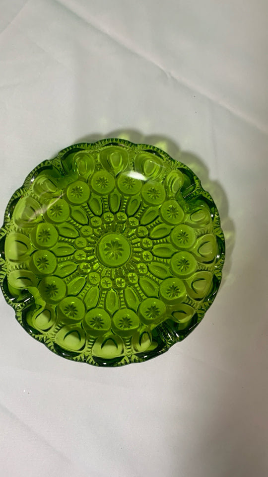VTG EMBOSSED GREEN GLASS ASH TRAY.