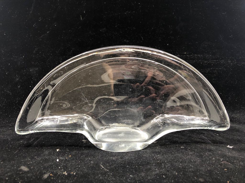 GLASS FAN SHAPED NAPKIN HOLDER.