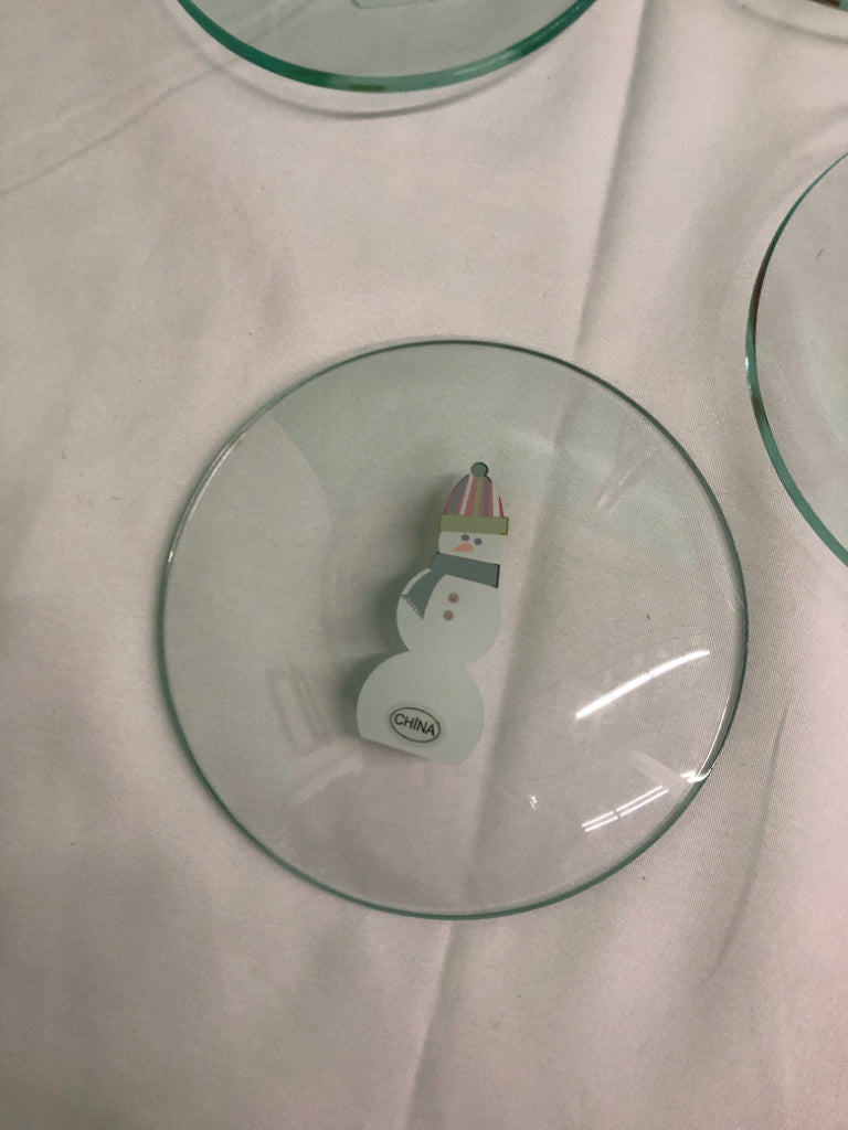 4 SMALL GLASS SNOWMAN APPETIZERS PLATES.