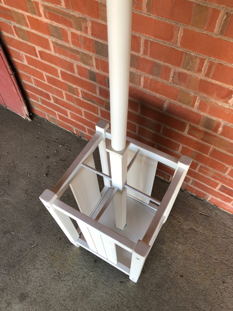 WHITE WOOD COAT TREE W/UMBRELLA STORAGE BASE.