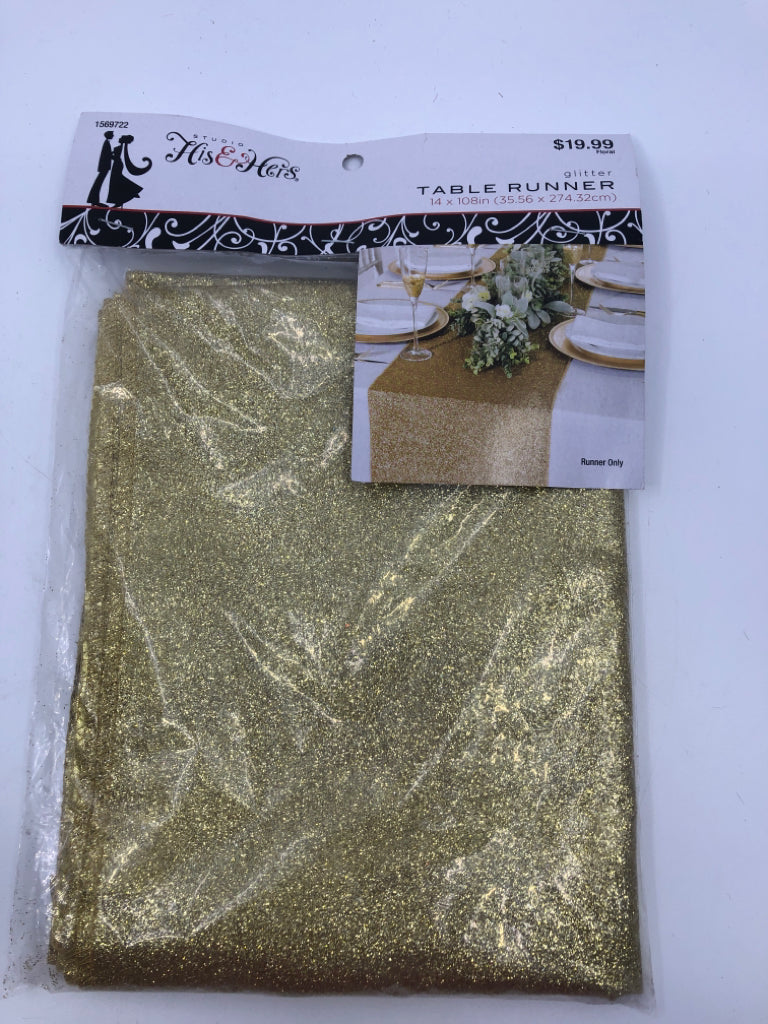 NIP GLITTER TABLE RUNNER.