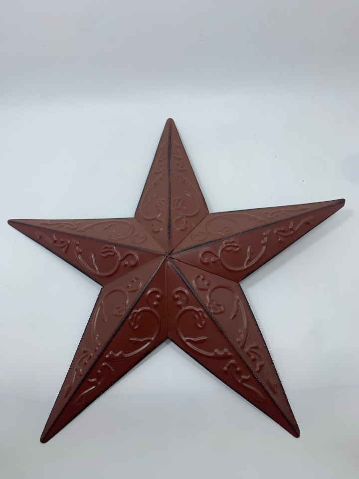 PRIMITIVE RED METAL STAR WALL DECOR.