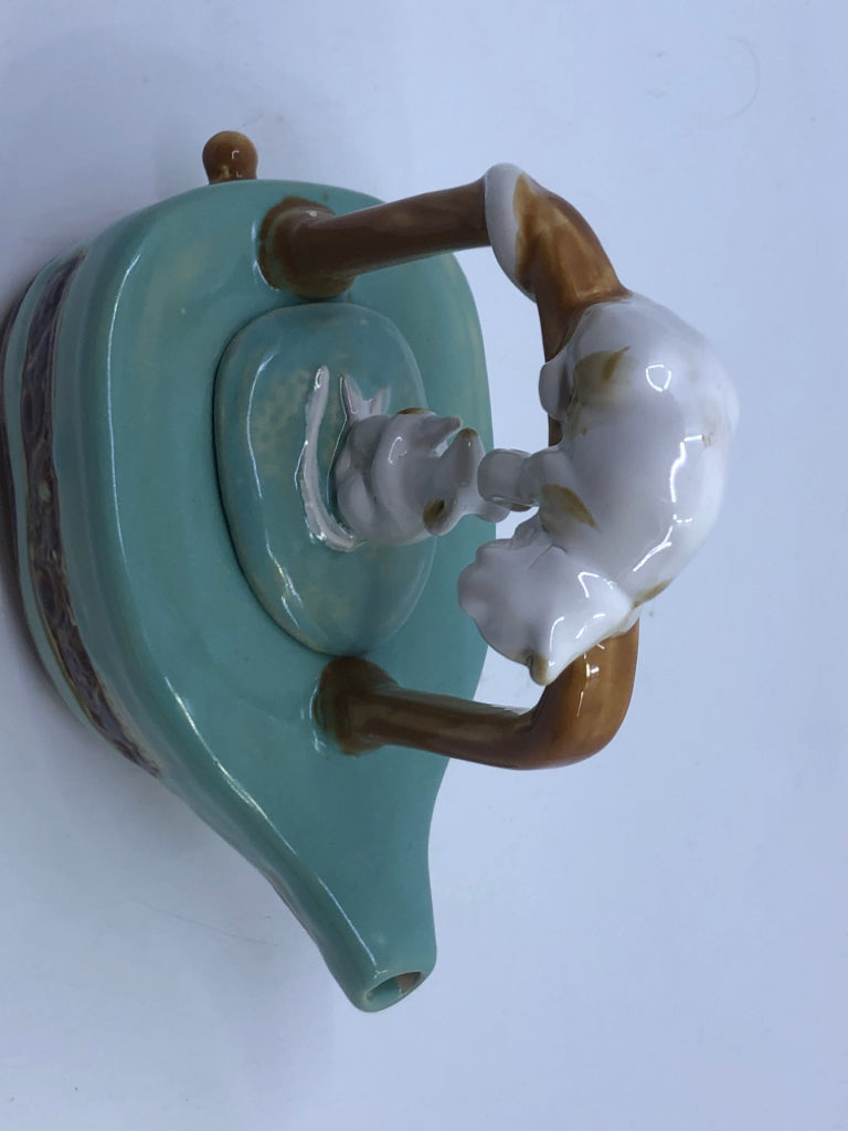 VTG TEAL POTTERY CAT AND MOUSE TEAPOT.