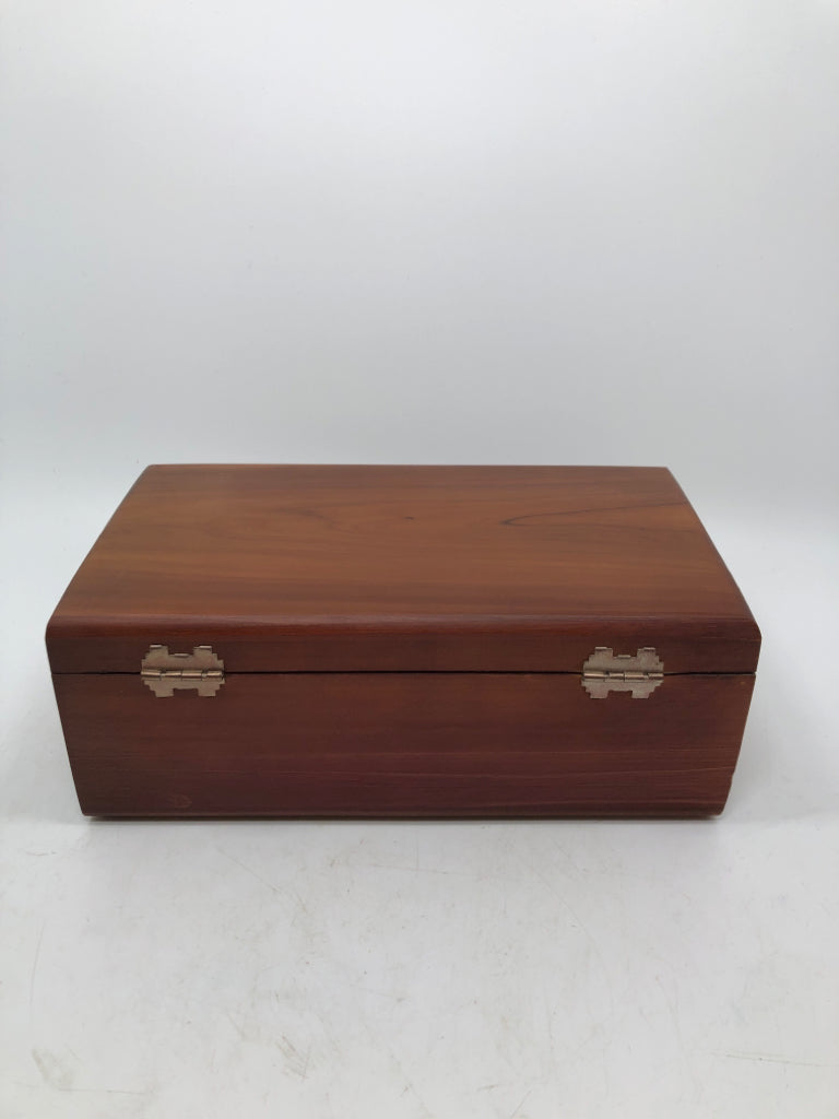 LANE MINI CEDAR CHEST- GARIEPY.