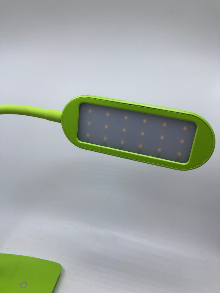 ADJUSTABLE GREEN DESK LAMP.