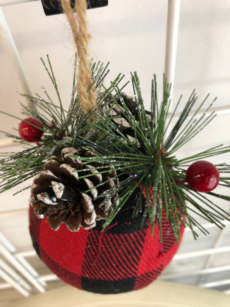 4 PLAID SPHERICAL PINECONE ORNAMENTS.