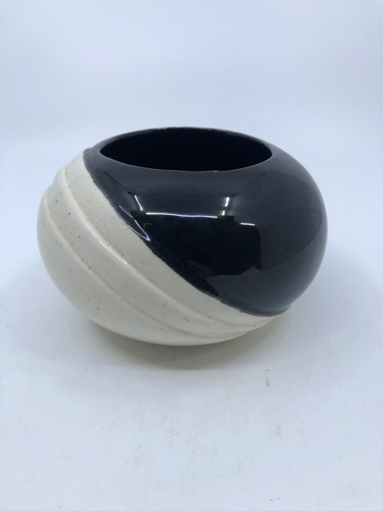 BLACK + WHITE MID CENTURY VASE.