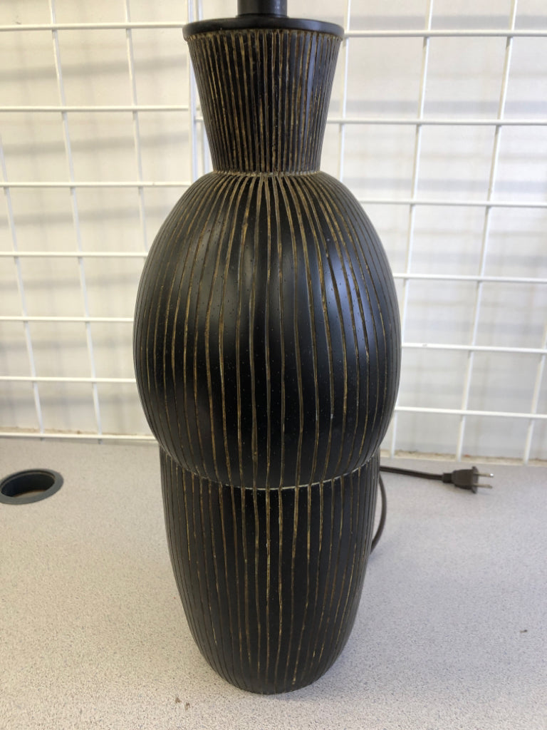 DARK WOOD LAMP ETCHED W/BEIGE SHADE.