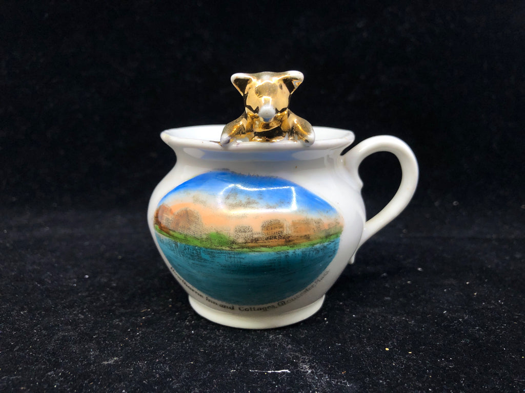 VTG SMALL HAWTHORNE INN AND COTTAGES GLOUCESTER MUG W/ GOLD PIG.