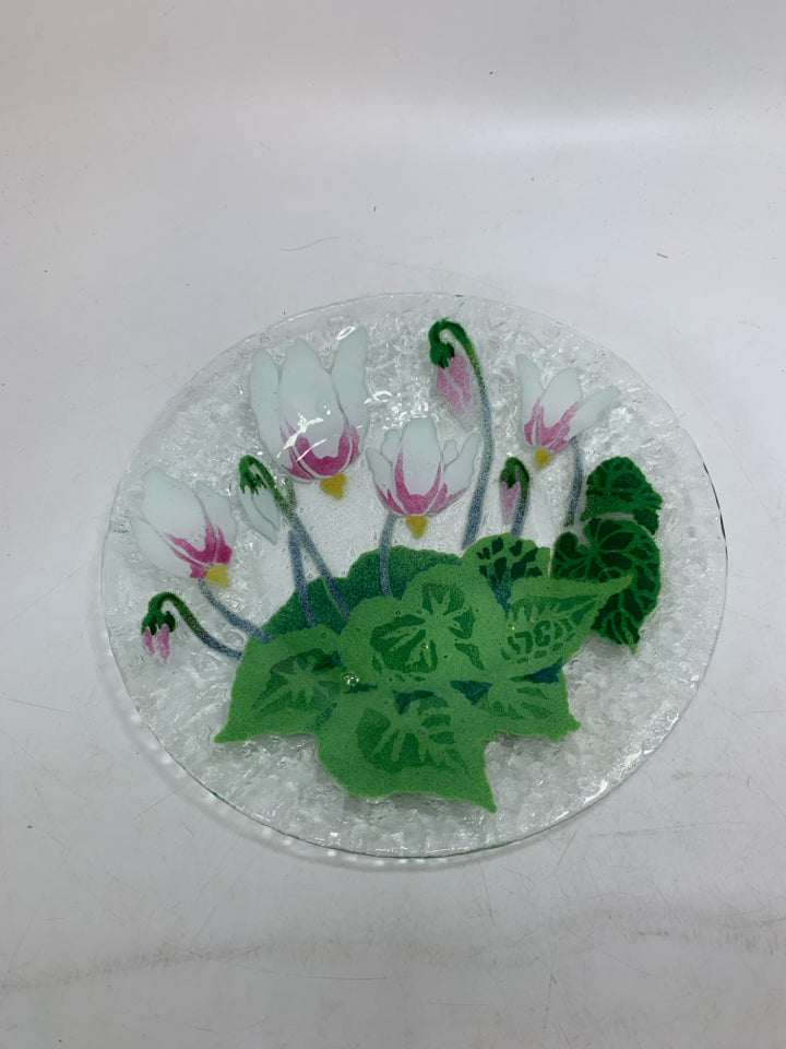 FUSED GLASS PLATE W/ WHITE/PINK FLOWERS.