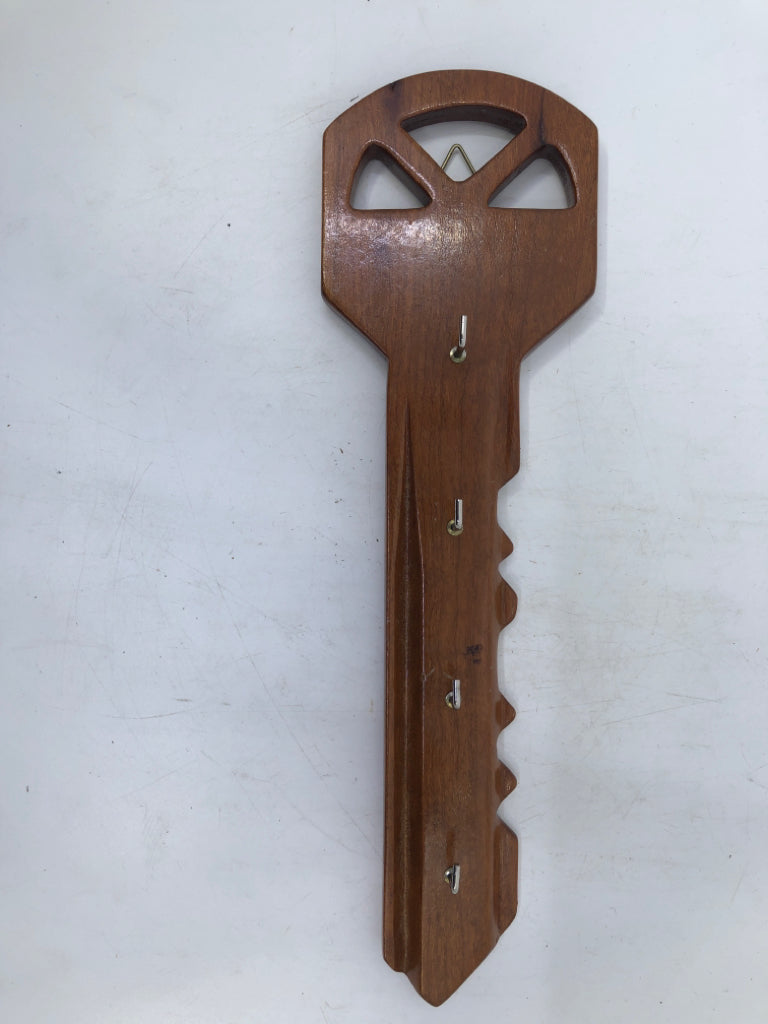 DARK WOOD KEY HOLDER.