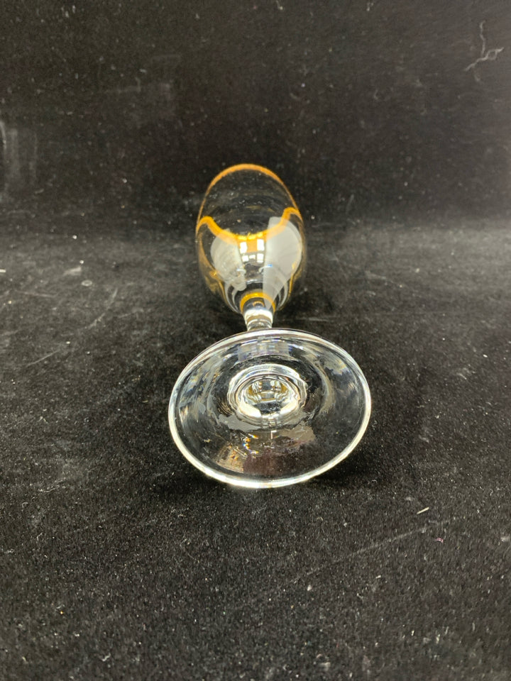4 GOLD RIMMED GLASS CHAMPAGNE FLUTES.