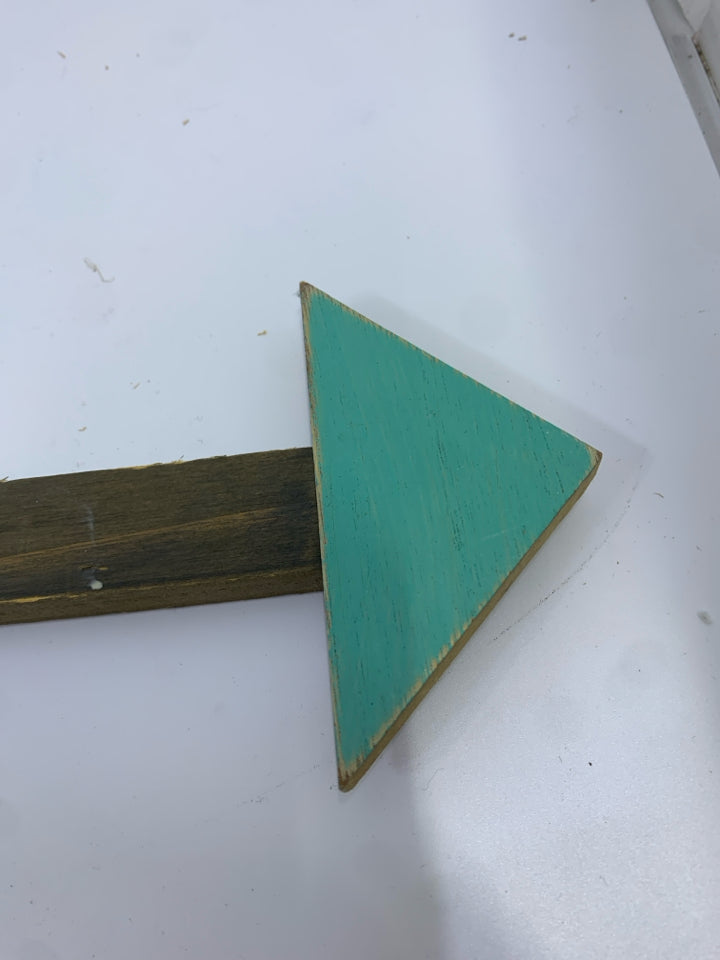 BLUE WOODEN ARROW WALL HANGING.