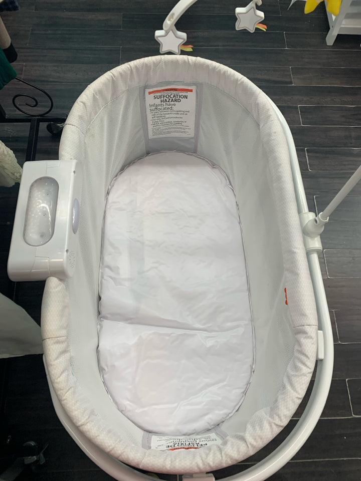 Fisher Price Baby Bedside Sleeper Soothing Motions Bassinet