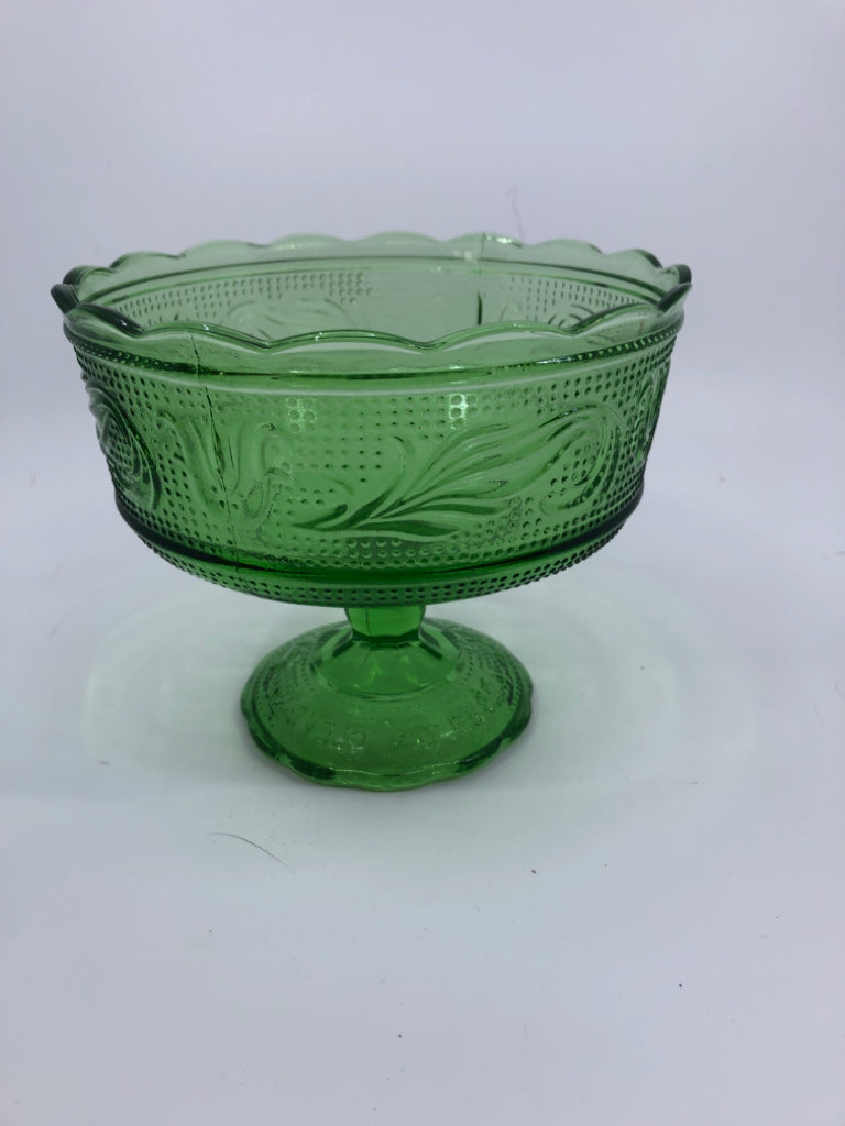 GREEN VTG EMBOSSED FOOTED PLANTER.