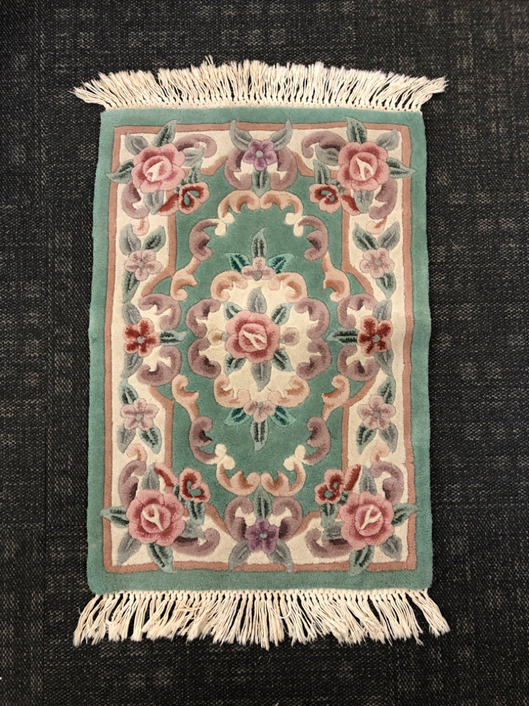 MINT GREEN/PINK FLOWERS SMALL RUG W/ TASSELS.